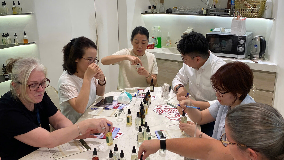 하노이의 향기: 조향사가 안내하는 연꽃, 차, 쌀국수, 침향 & 호아쓰어 가이드